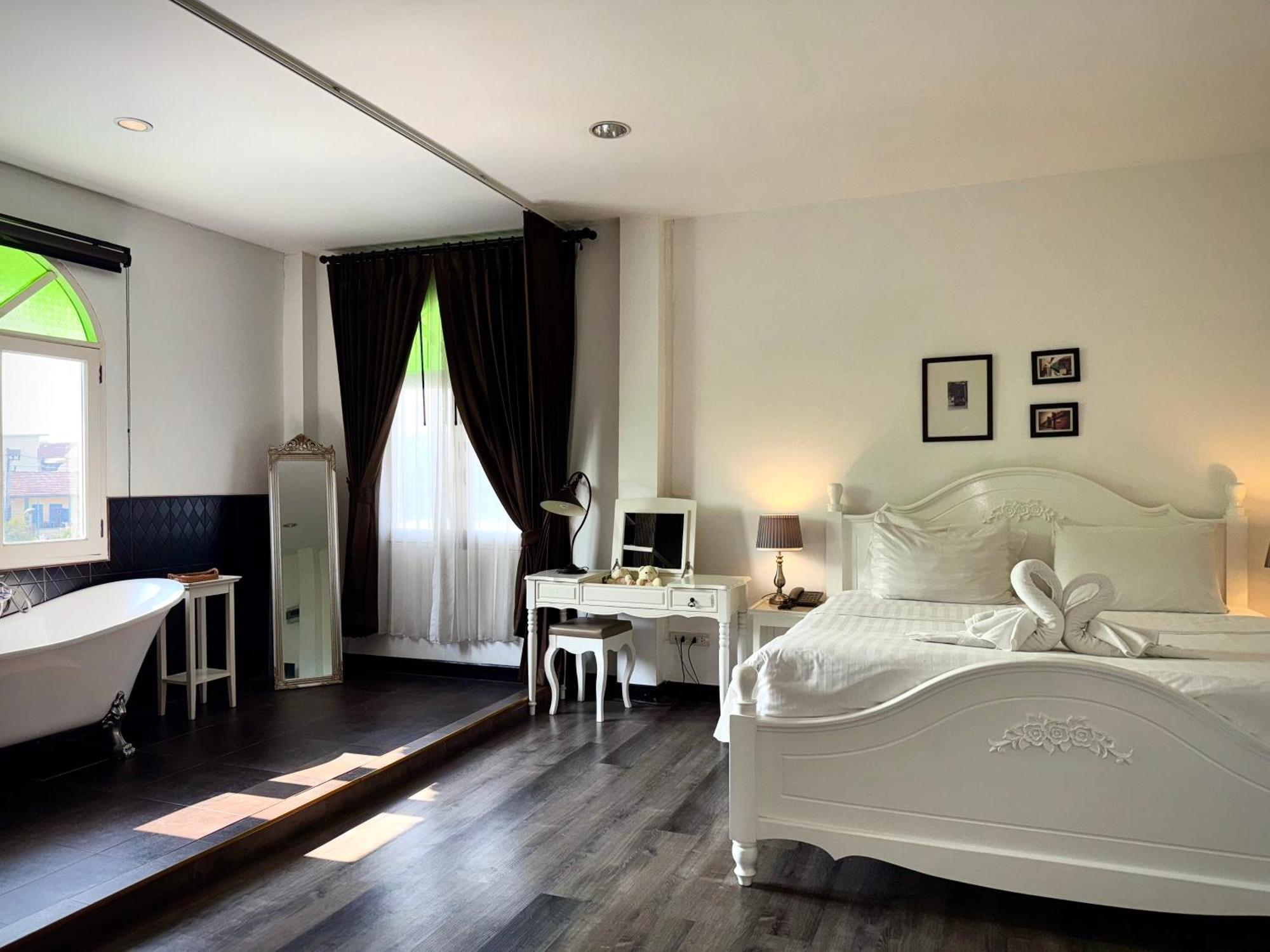Nidhra Lanna Hotel Chiang Mai Exteriör bild