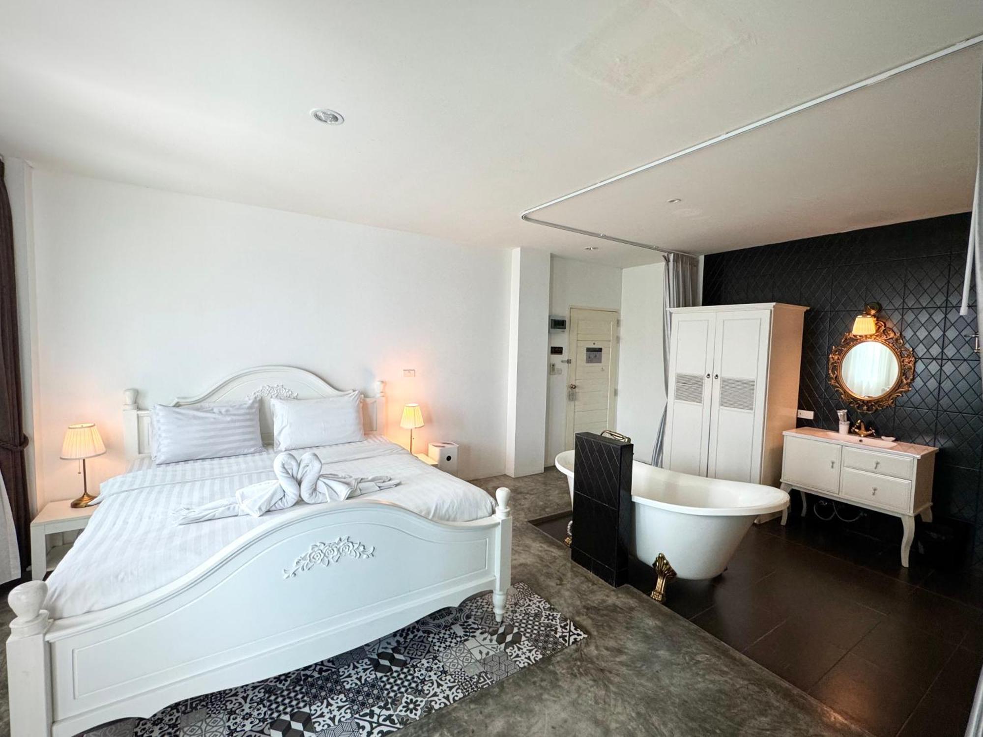 Nidhra Lanna Hotel Chiang Mai Exteriör bild