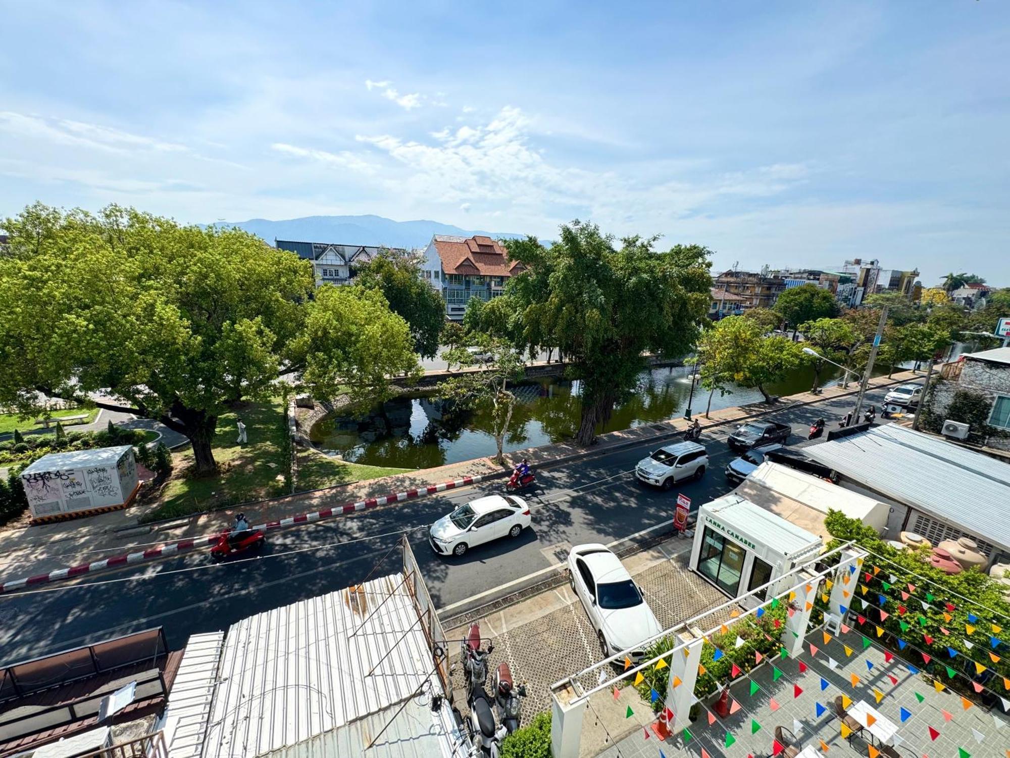 Nidhra Lanna Hotel Chiang Mai Exteriör bild