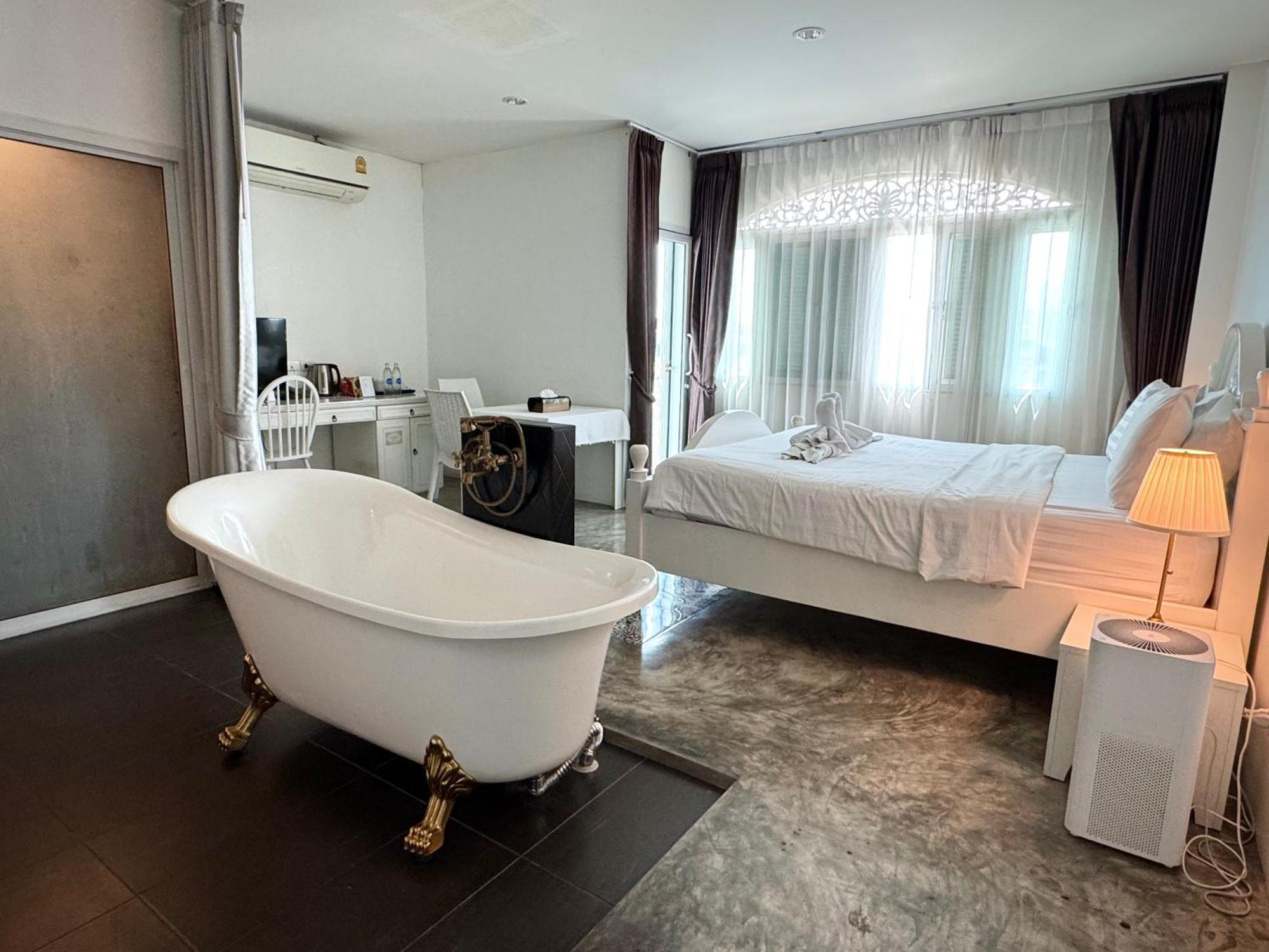 Nidhra Lanna Hotel Chiang Mai Exteriör bild